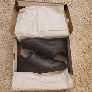 Nike Air Force 1 (Black)